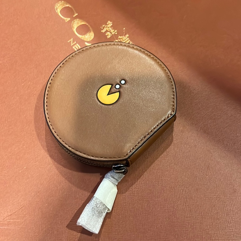 Pacman coin purse . COACH x PACMAN